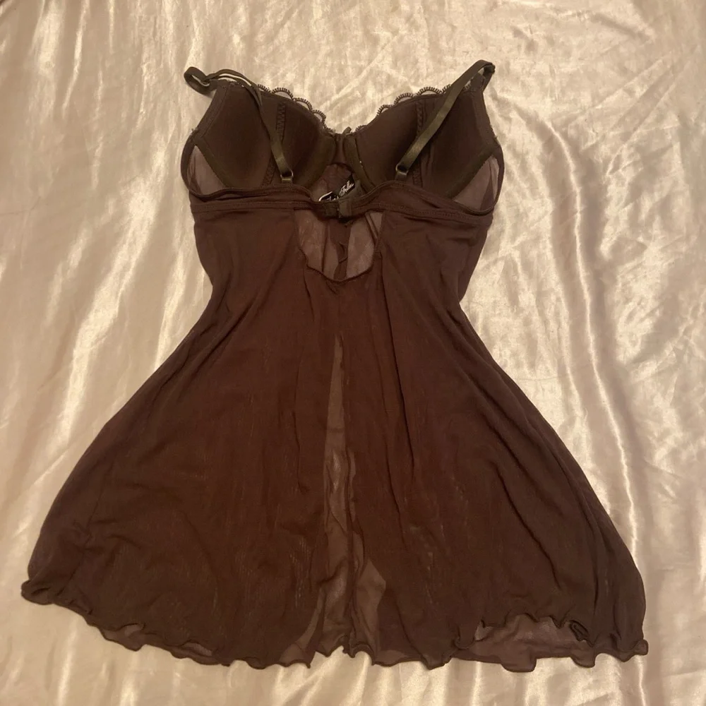 Lingerie - Picture 2 of 3